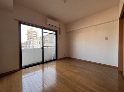 【居間・リビング】 | フォレストコート | 別号室の写真になります。現況優先。