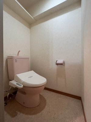 【トイレ】 | フォレストコート | 別号室の写真になります。現況優先。