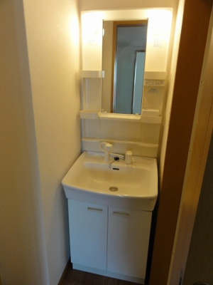 【洗面所】 | コンフォートベネフィス薬院 | 別号室の写真になります。現況優先。