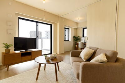 【居間・リビング】 | プレミアムレジデンス千葉ステーションサイト | ※家具・小物類はイメージです。物件には含まれません。