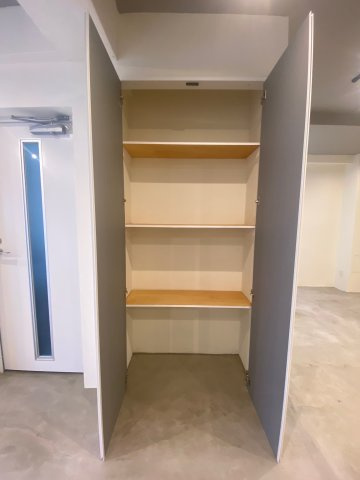 深山ビルの収納