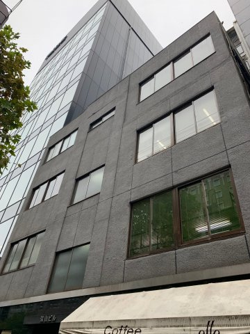 深山ビルの外観