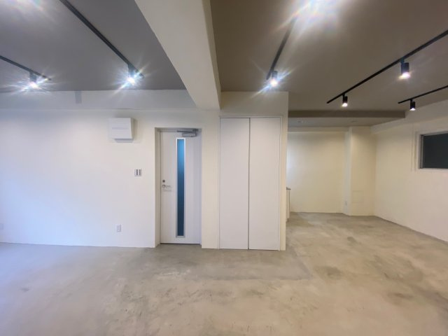 深山ビルの内装