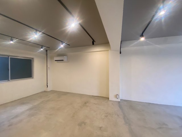 深山ビルの内装