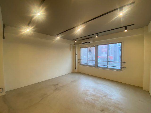 深山ビルの内装