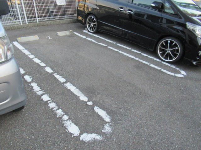 西舞子壱番館の駐車場