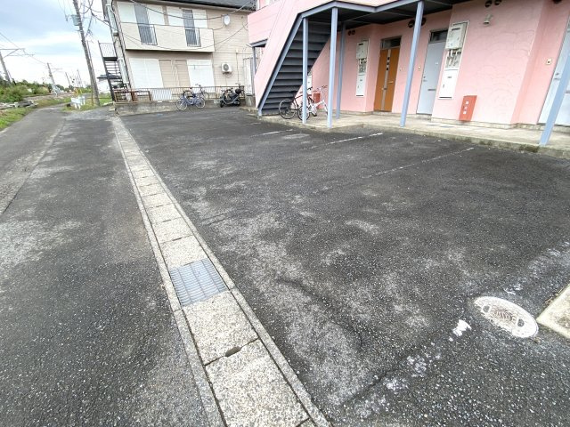 MKハイツの駐車場