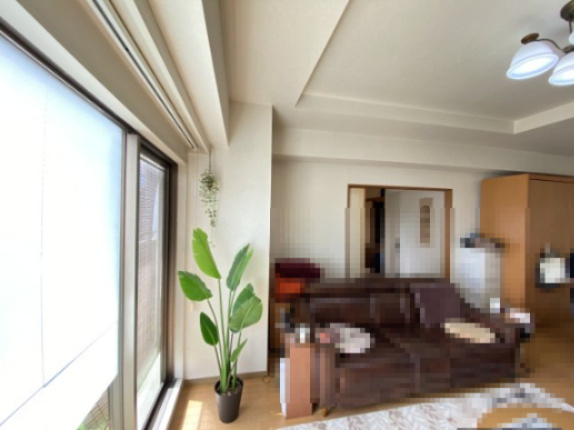 AcityヒルズアリーナⅢ番館の居間・リビング|LD　15.5帖　明るく風もよく通るリビングです