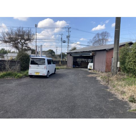 都城市志比田町の中古一戸建の駐車場