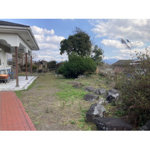 都城市志比田町の中古一戸建の庭