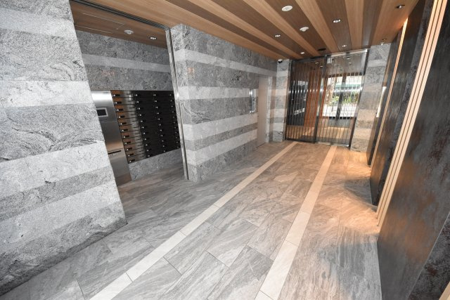 セイワパレス京町堀のエントランス