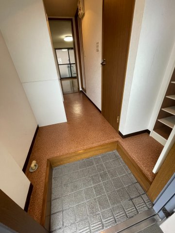 イーグルハイツの玄関