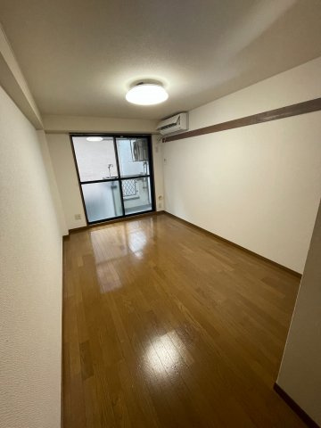 イーグルハイツの居間・リビング