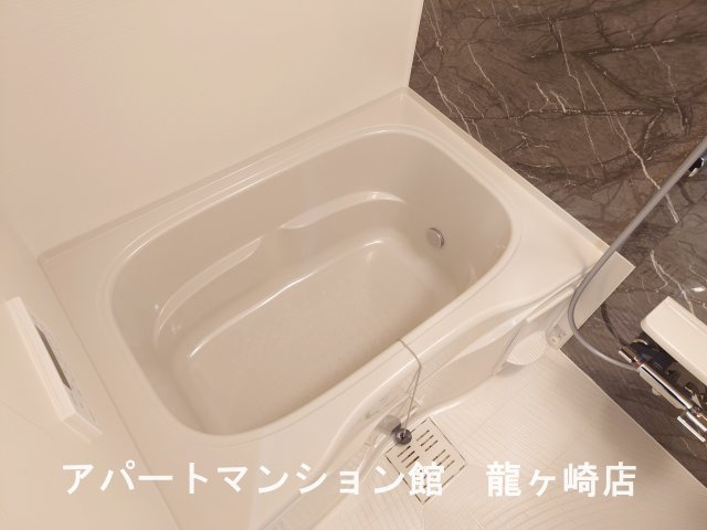 ルーエⅤの浴室