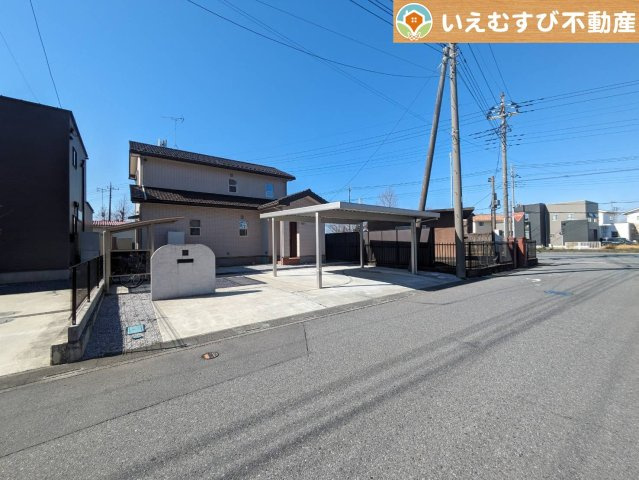熊谷市原島　中古戸建の前面道路含む現地写真