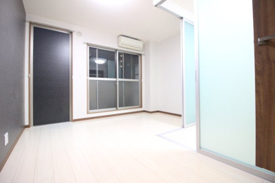 【居間・リビング】 | エムズソレイユ | 明るくて開放感のあるお部屋です♪