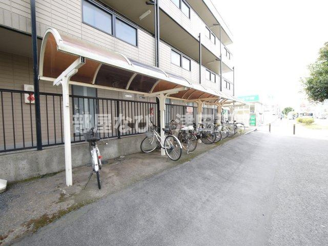 リジェール大久保Ⅲのその他共用部分|屋根付き駐輪場があります