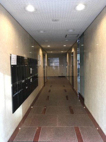 ケイエスビルのエントランス