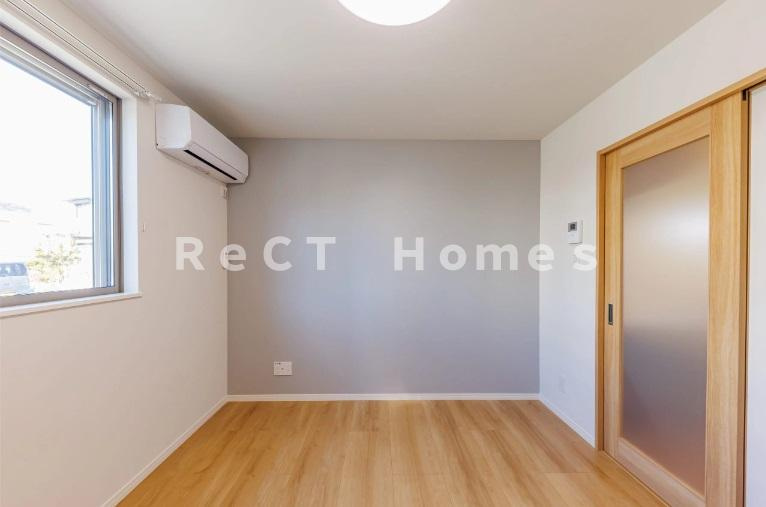 姫路市青山北１丁目のハイツの居間・リビング