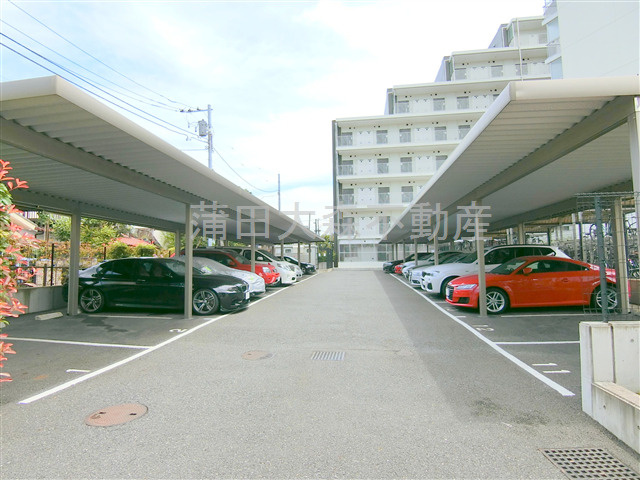 ガーデン蒲田の駐車場