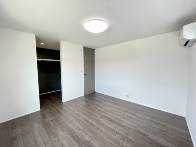 【洋室】 | 【新築分譲住宅】 東根市中央 | 2階の各洋室には収納スペースをしっかりと設けております♪