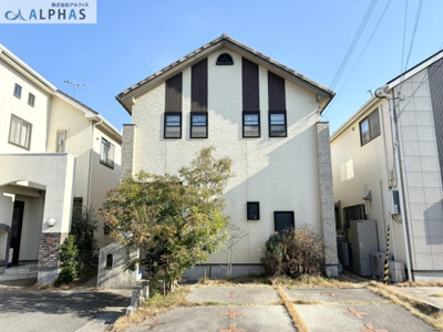 【外観】 | 姫路市的形町的形　戸建 | 山陽電鉄本線「的形」駅徒歩３分の立地♪駐車スペース２台分（車種による）