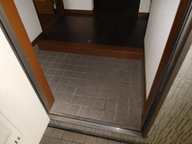 メイプルコート玉手の玄関