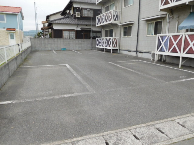 メイプルコート玉手の駐車場