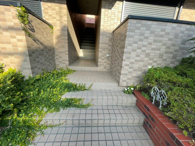 コルナ津田沼のエントランス