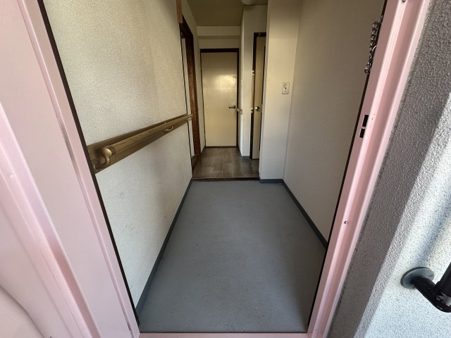 寿ハイツの玄関