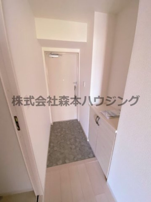 【玄関】 | 　ブランリス古川橋 | ※同タイプ別室の写真となります。
　イメージとしてご覧ください。
　設備内容など相違がある場合はあくまで現状優先となります。