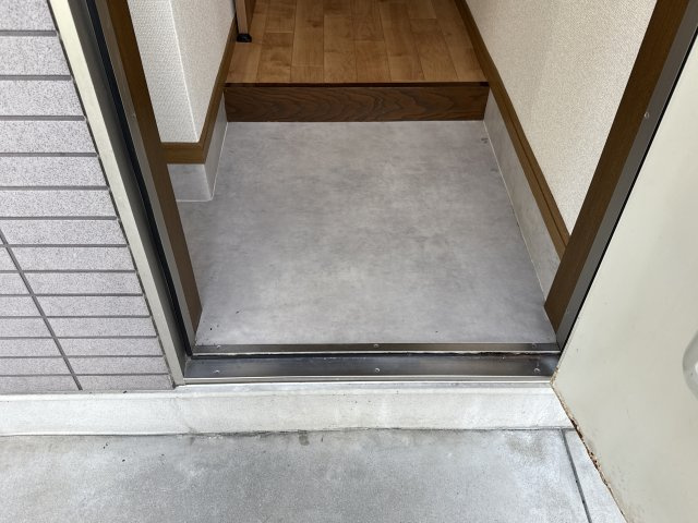 リバーサイド香呂の玄関