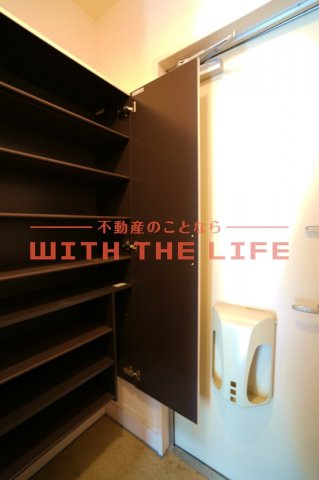 ブリエヴェール都【キャッシュバック対象】の玄関|収納もある玄関です