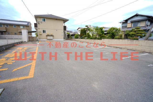 ブリエヴェール都【キャッシュバック対象】の駐車場|車をお持ちの方に嬉しい駐車場付きの物件です