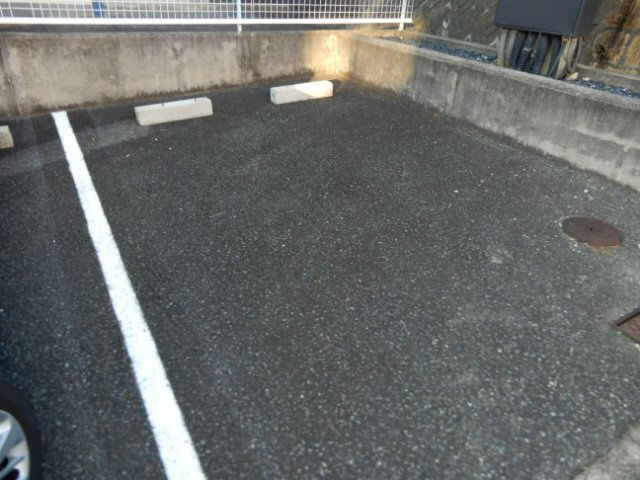 グランシード高田台南棟の駐車場