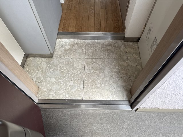 プリモローザＭの玄関