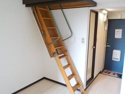 ロフトに上がるはしごです