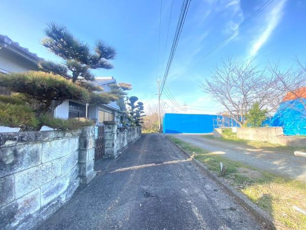 貴志川町神戸　土地の前面道路含む現地写真