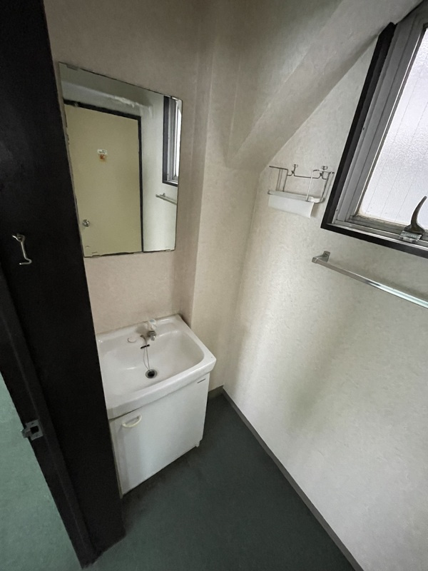 村上ビルの独立洗面台