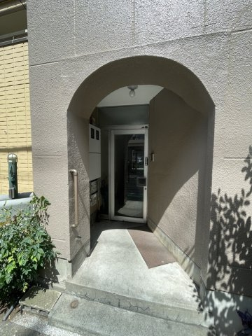 村上ビルのエントランス