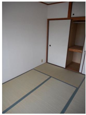 岸和田市作才町１丁目の賃貸マンションの和室|落ち着いた雰囲気の和室付きです
