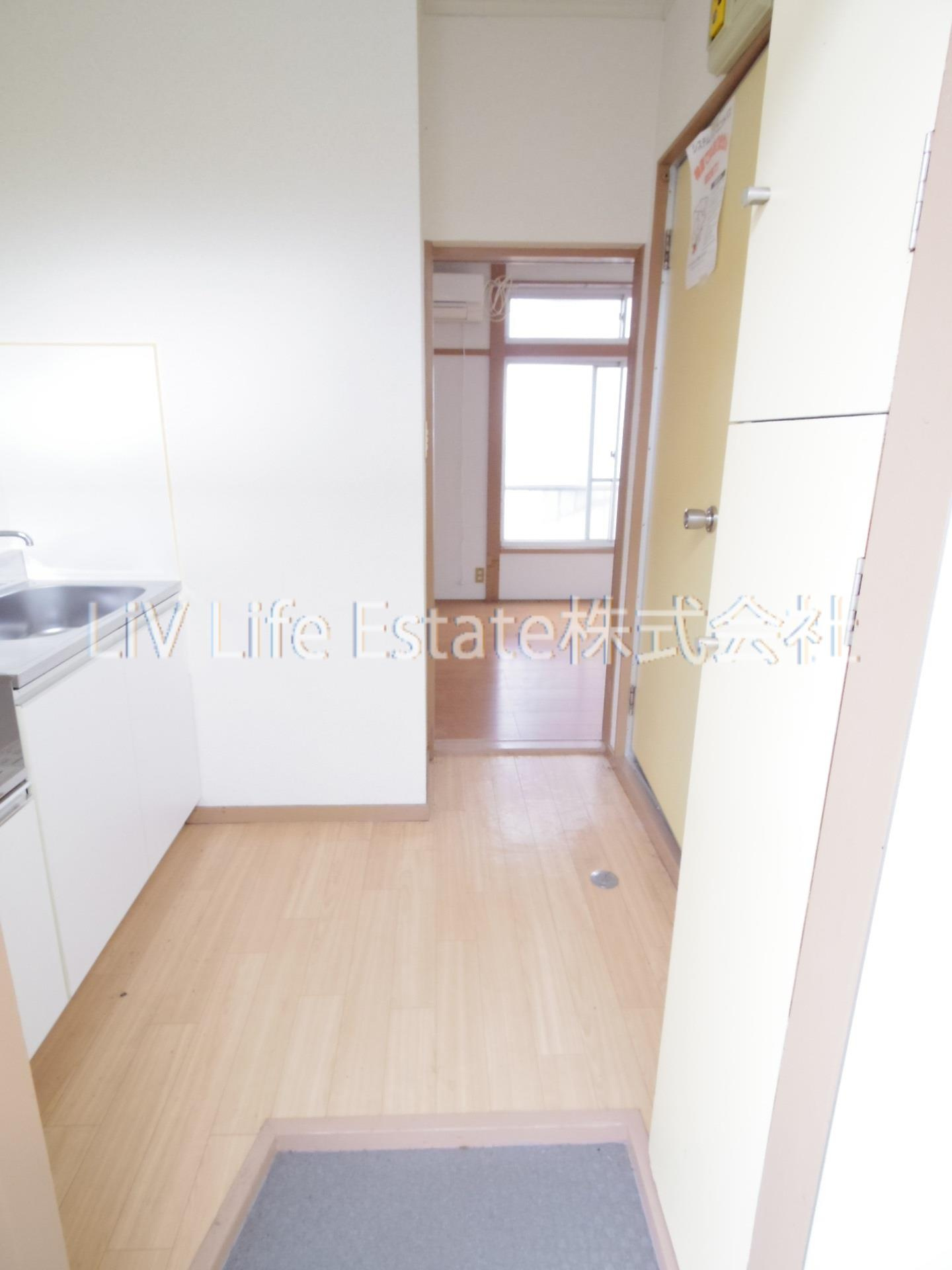 小平市天神町２丁目のアパートの玄関