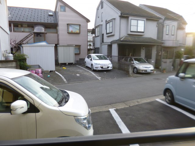 リバーサイドハイツリーの駐車場