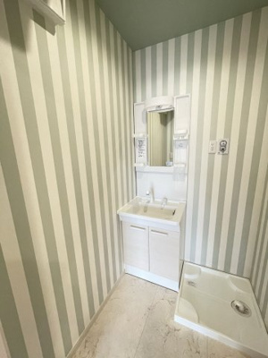 【洗面所】 | ミオーナ板付 | 別号室の写真になります。現況優先。