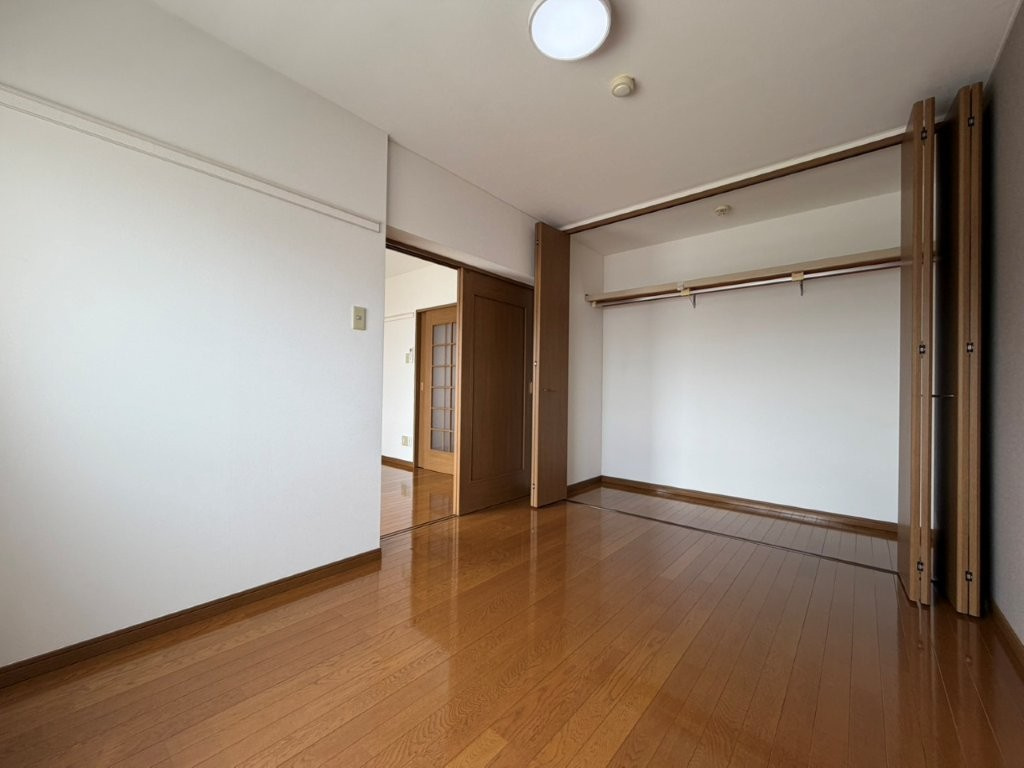 ロイヤルヒルズ南仙北の洋室