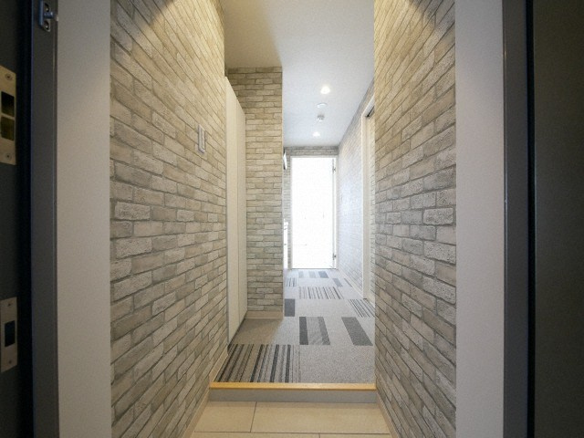 メゾニティ・クイーン阿波座の玄関