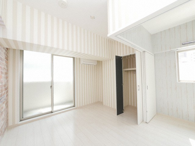 メゾニティ・クイーン阿波座の居間・リビング