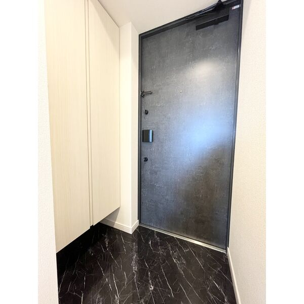 S-RESIDENCE金山三丁目の玄関