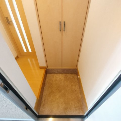 グレース美園の玄関