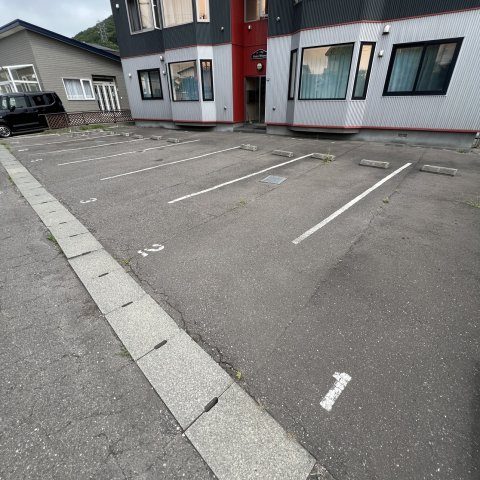 グレース美園の駐車場